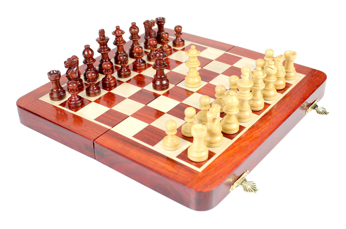 10" Folding chess board ideal for travelling purpose. King Height - 2" (50mm) King Base - 0.70" (18mm)